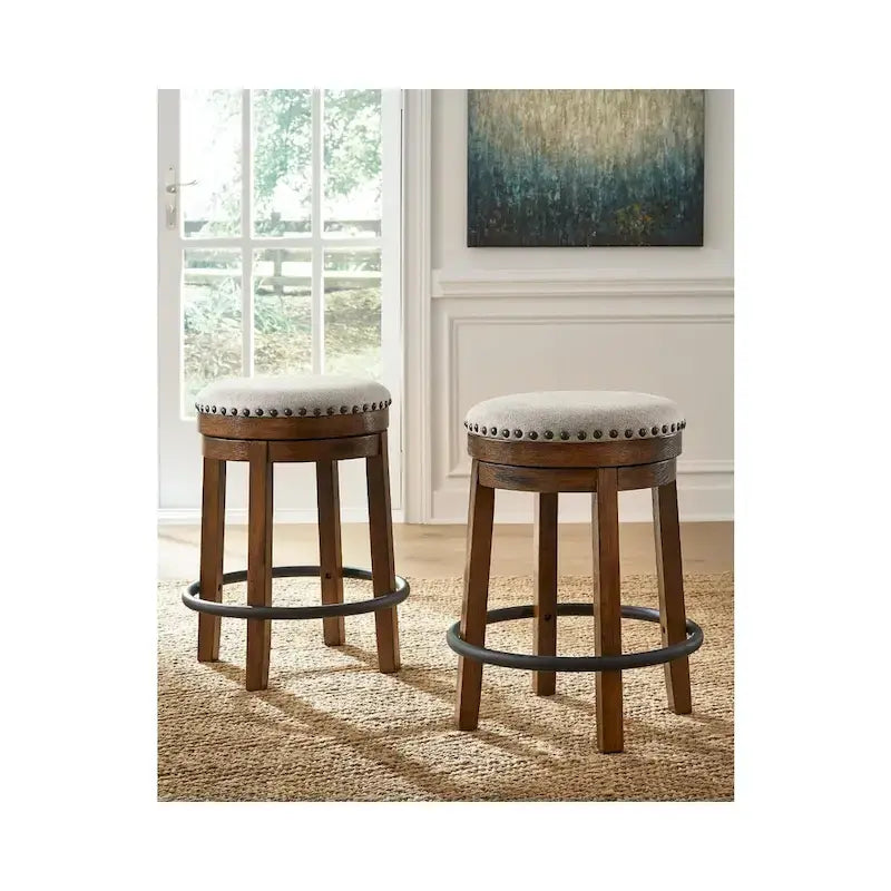 Tabouret de bar pivotant rustique-industriel avec garniture cloutée