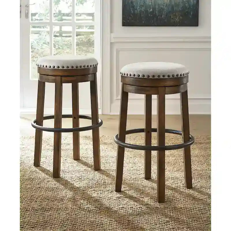 Tabouret de bar pivotant rustique-industriel avec garniture cloutée
