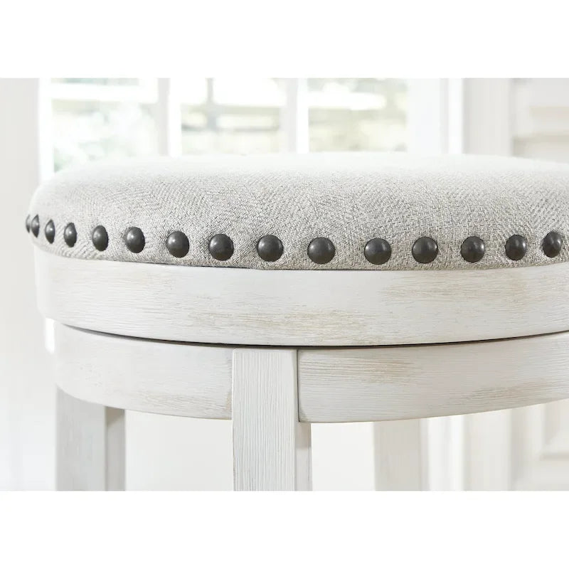 Tabouret de bar pivotant rustique-industriel avec garniture cloutée