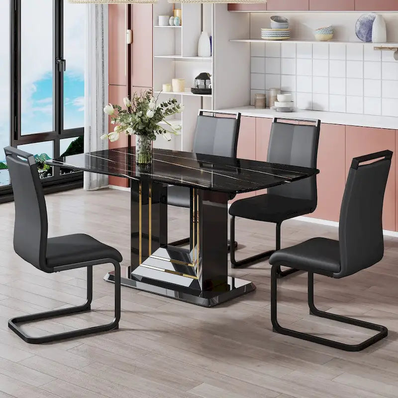 Table à manger. Plateau en imitation marbre noir. Pieds en MDF noir, lignes dorées, base noire.
